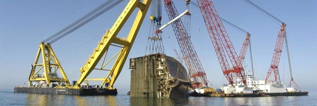 Carrier Vessel Crash Crane